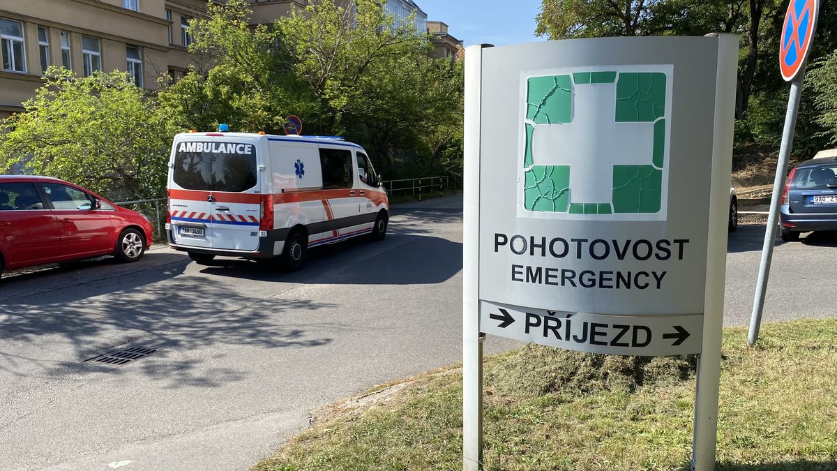 Dopady protestu na Bulovce: Záchranka poprvé vozila těžké případy pryč